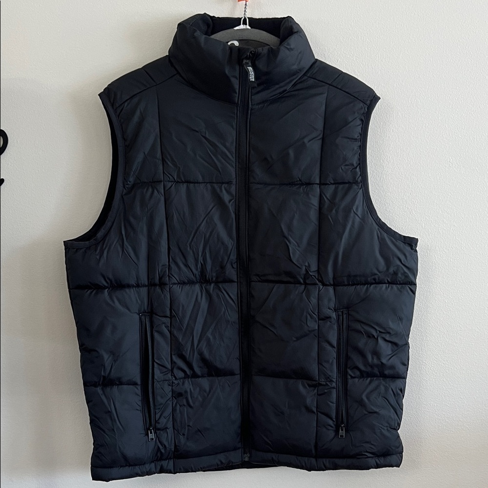 Hollister Men's Black Quilted Vest